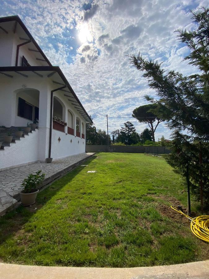 Villa Flora Affittacamere Luni Exterior photo