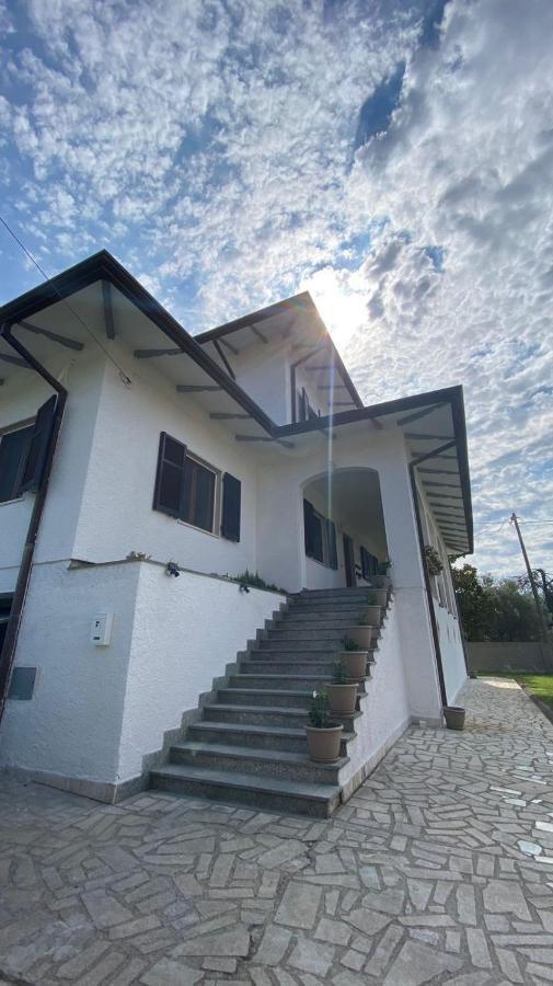 Villa Flora Affittacamere Luni Exterior photo